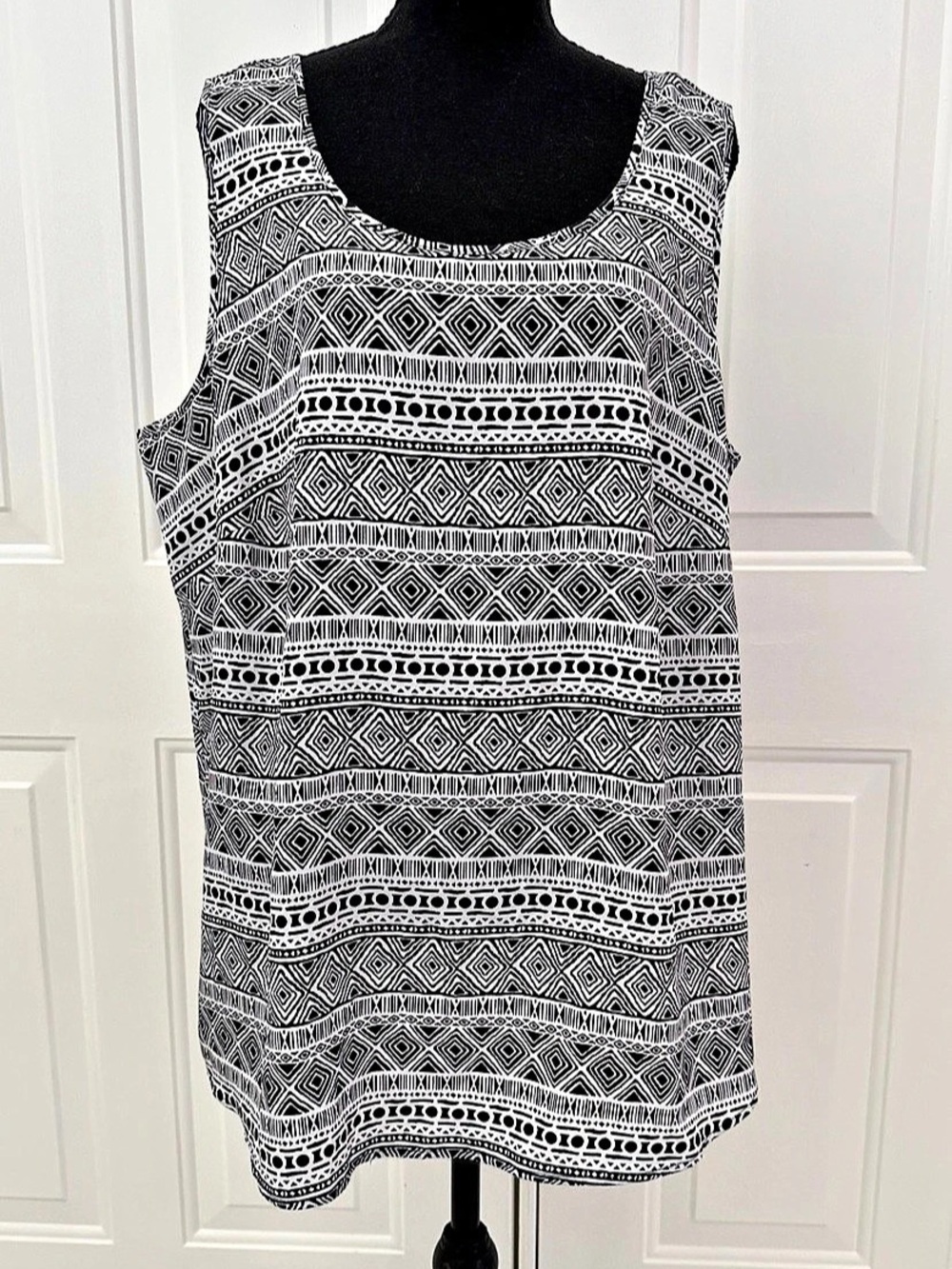 Faded Glory Women's Geometric Tank Top Black & White Size 2X Like New